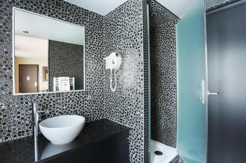 Habitación Doble Superior del hotel Aéro Paris Passy. Foto 4