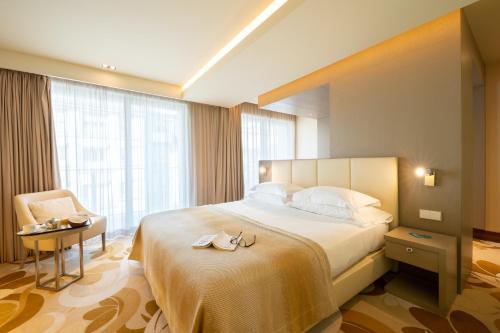 Habitación Deluxe con terraza del hotel Smy Lisboa. Foto 1