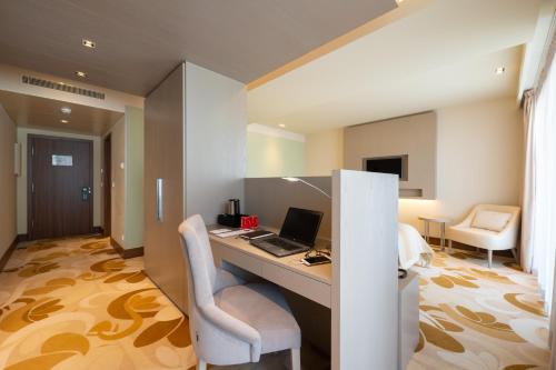 Habitación Deluxe con terraza del hotel Smy Lisboa. Foto 2