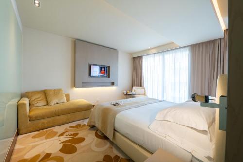 Habitación Deluxe con terraza del hotel Smy Lisboa. Foto 3