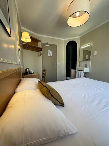 Habitación Doble con baño compartido del hotel Bonséjour Montmartre. Foto 1