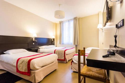 Quadruple Room with Private Bathroom - Ground Floor del hotel Bonséjour Montmartre