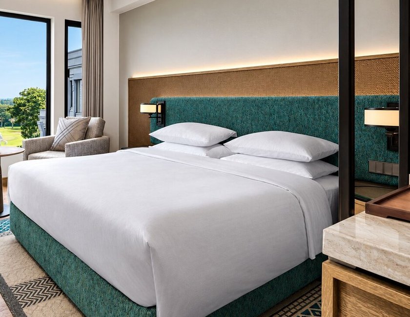 1 cama king, vista al campo de golf, balcón, Premier del hotel Hyatt Regency Yogyakarta