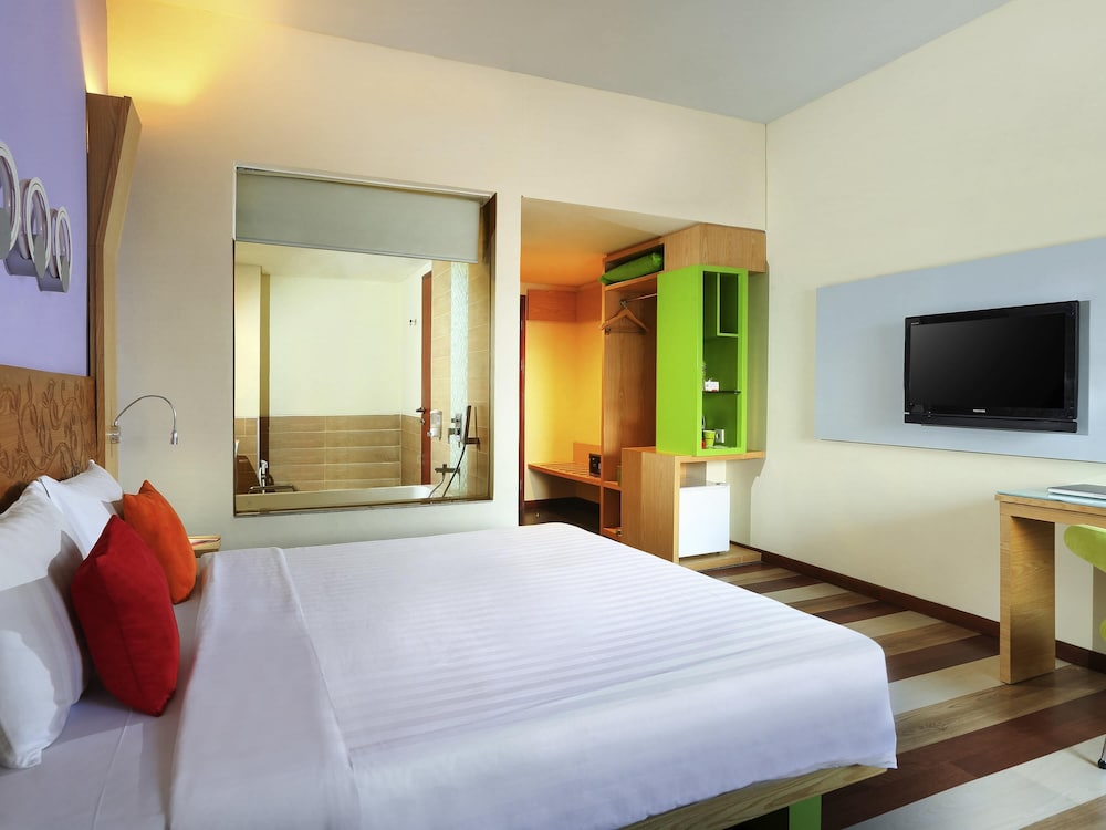 Habitación Deluxe con una cama de matrimonio del hotel Ibis Styles Yogyakarta