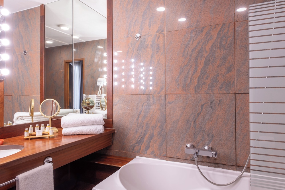 Habitación superior con 2 camas individuales del hotel George Sand. Foto 8