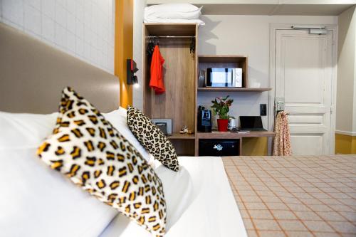 Estudio con 1 cama grande del hotel Hotel Concortel. Foto 1