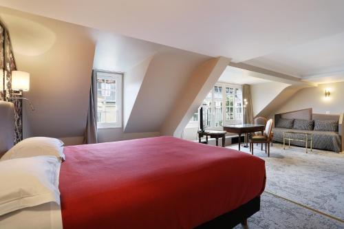 Suite con balcón del hotel Hotel Concortel. Foto 3