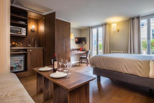 Apartamento con zona de cocina. del hotel Hotel Concortel. Foto 3