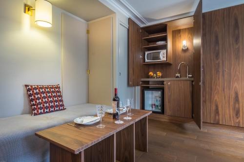 Apartamento con zona de cocina. del hotel Hotel Concortel. Foto 6