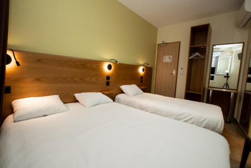 Habitación Triple (1 cama doble + 1 cama individual) del hotel Hôtel de la Terrasse. Foto 3