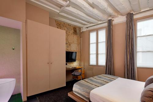 Habitación Doble Superior del hotel Hôtel de Notre-Dame. Foto 4