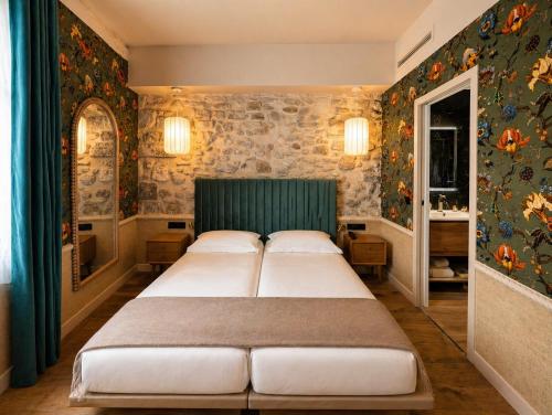 Habitación Doble Superior del hotel Hôtel de Notre-Dame. Foto 6
