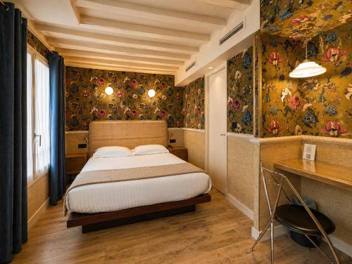 Habitación Deluxe del hotel Hôtel de Notre-Dame. Foto 7