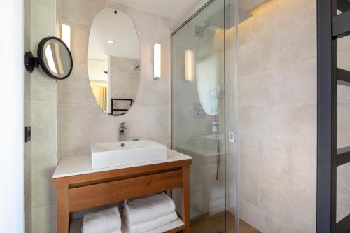 Habitación Doble Superior del hotel Hôtel des Champs-Elysées. Foto 4