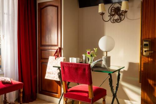 Habitación Clásica del hotel Hotel Des Deux Continents. Foto 4