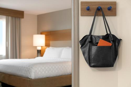 One Bedroom Suite with One Queen Bed del hotel CANDLEWOOD SUITES SYRACUSE-AIRPORT. Foto 2