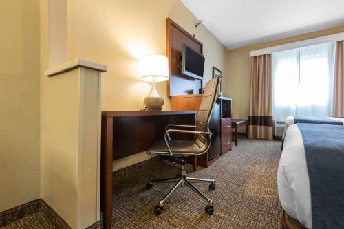 Suite con 2 camas grandes - No fumadores del hotel Comfort Suites Rochester Henrietta University Area. Foto 6
