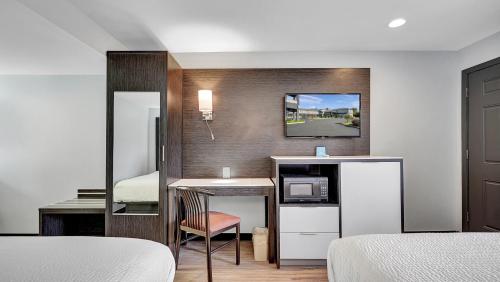 Habitación con 2 camas grandes - No fumadores del hotel Days Inn and Suites By Wyndham Niagara Falls/buffalo