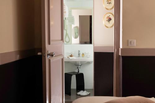 Suite Familiar de 2 dormitorios del hotel Hôtel Des Marronniers. Foto 3