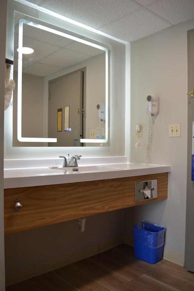 Suite estudio, 2 camas dobles, no fumadores del hotel DAYS INN SYRACUSE UNIVERSITY. Foto 5