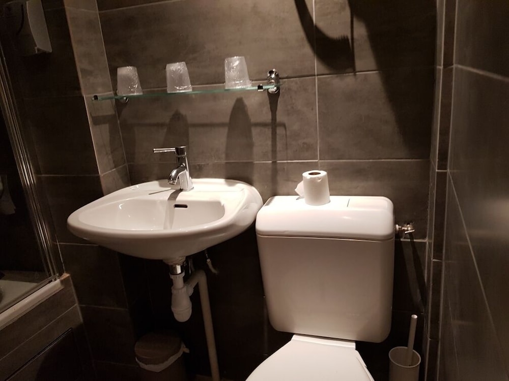 Habitación Deluxe del hotel Hôtel du Maine. Foto 4