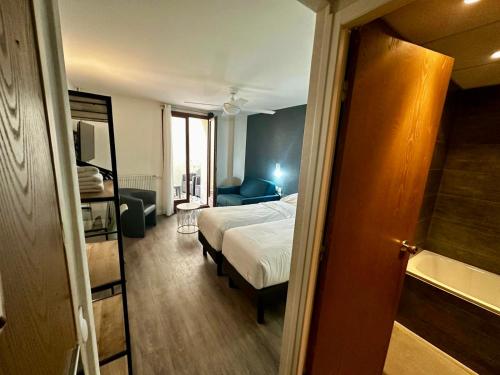 Habitación Doble con terraza - 2 camas del hotel Hôtel du Maine. Foto 1