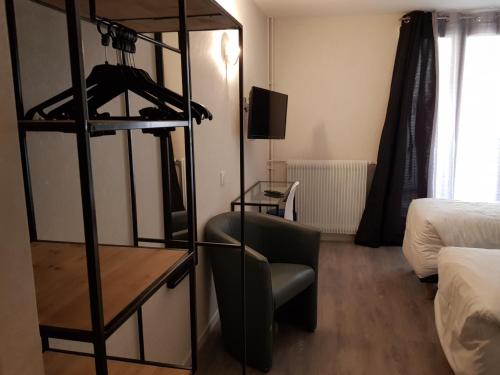 Habitación Triple Confort del hotel Hôtel du Maine. Foto 4
