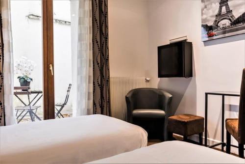 Habitación Triple Confort del hotel Hôtel du Maine. Foto 6