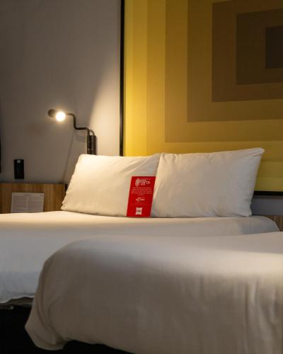 Habitación Doble Superior - 2 camas dobles del hotel Ibis Monterrey Aeropuerto. Foto 5
