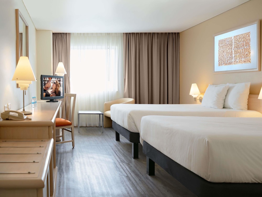 Estandar con 2 camas matrimoniales del hotel Novotel Monterrey Valle