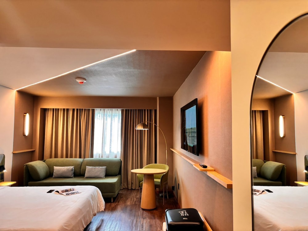 HABITACION SUPERIOR TAMAÑO KING del hotel Novotel Monterrey Valle. Foto 1