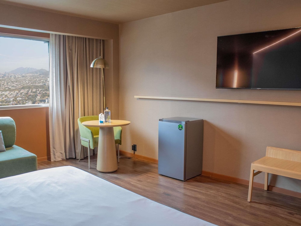 Ejecutiva con 1 cama King del hotel Novotel Monterrey Valle. Foto 3
