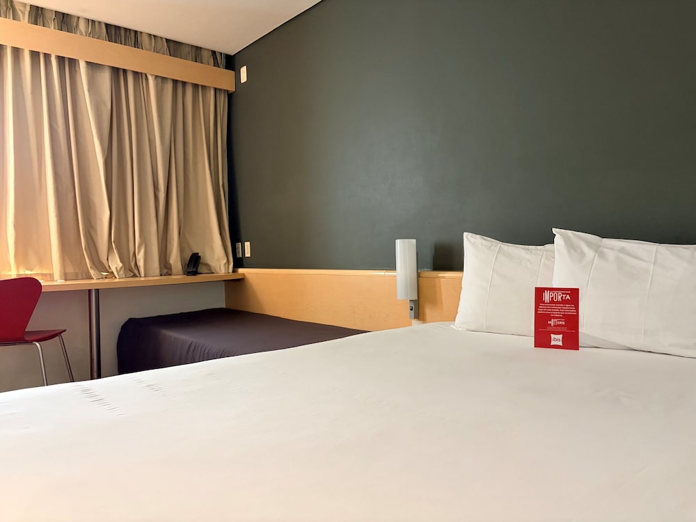 Habitacion Standard con 1 cama doble del hotel Ibis Monterrey Valle. Foto 5