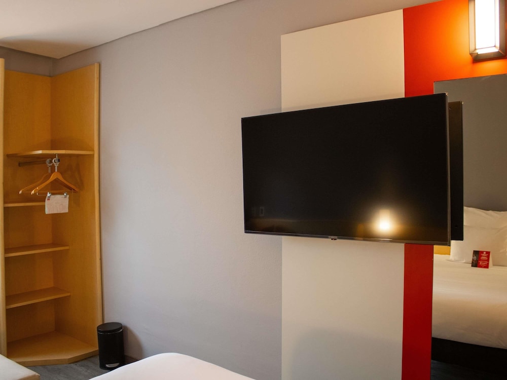 Habitacion Standard con 1 cama doble del hotel Ibis Monterrey Valle. Foto 6