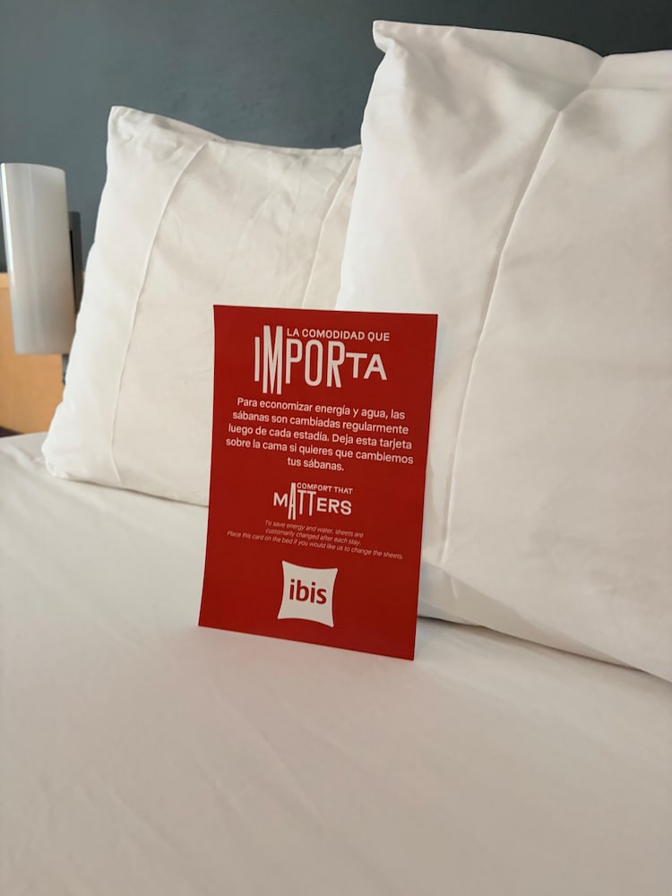 Habitación Estándar con 2 camas dobles del hotel Ibis Monterrey Valle. Foto 3