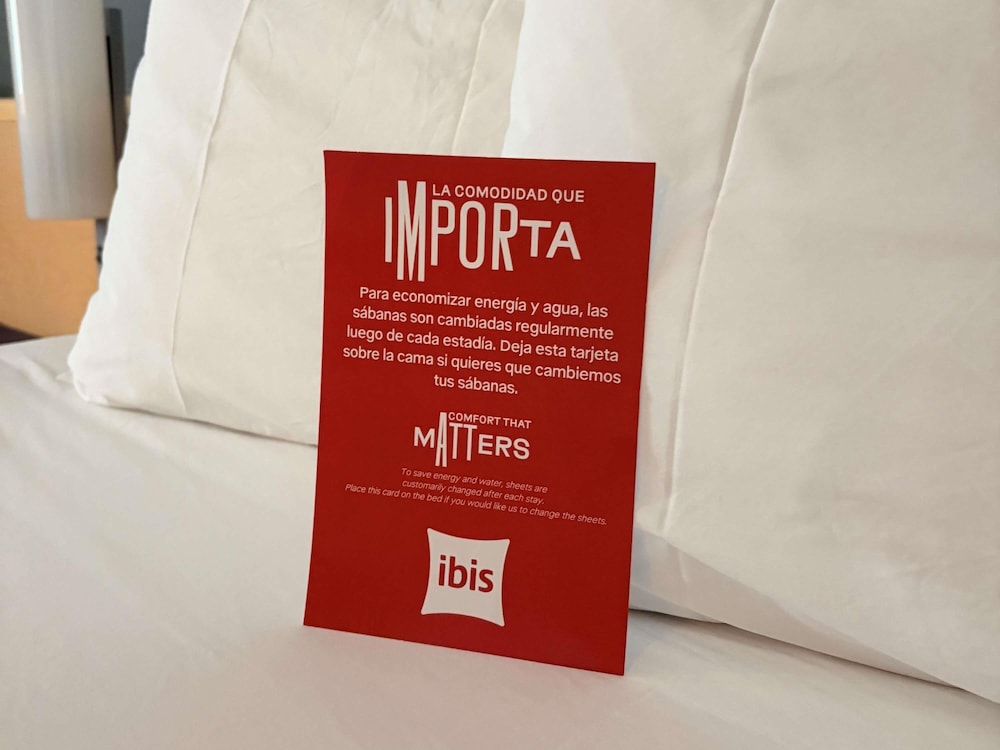 Habitación Estándar con 2 camas dobles del hotel Ibis Monterrey Valle. Foto 15