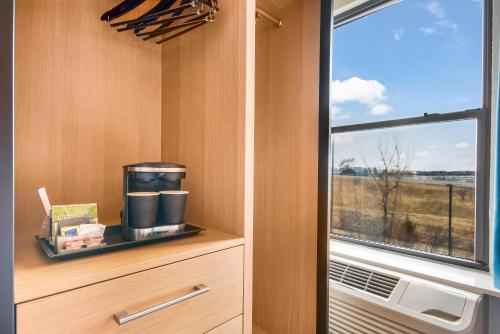 Habitación con cama extragrande y sofá cama - No fumadores del hotel DOUBLETREE BY HILTON BUFFALO. Foto 1