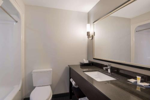 Habitación con 2 camas grandes - No fumadores del hotel ECONO LODGE DOWNTOWN. Foto 3
