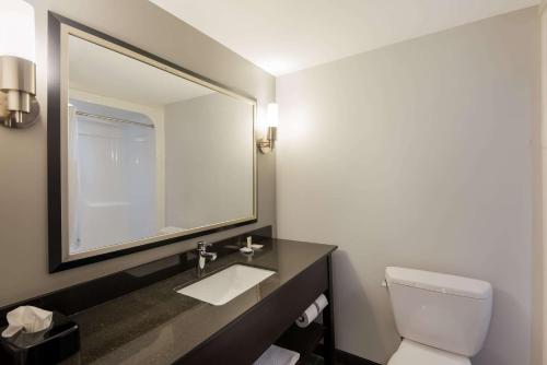 Habitación con 2 camas grandes - No fumadores del hotel ECONO LODGE DOWNTOWN. Foto 5
