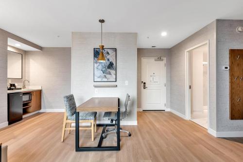 Estudio - No fumadores - 1 cama extragrande del hotel EMBASSY SUITES BUFFALO