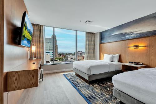 One - Bedroom Suite with Two Queen Beds - Hearing Access/Non - Smoking del hotel EMBASSY SUITES BUFFALO. Foto 1