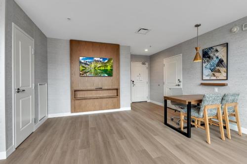 Suite 2 habitaciones Sofá Cama incluido 2 Camas queen Agradable del hotel EMBASSY SUITES BUFFALO. Foto 2