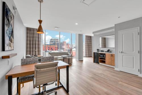 Suite Executive de 2 dormitorios con cama extragrande - Para no fumadores del hotel EMBASSY SUITES BUFFALO. Foto 8