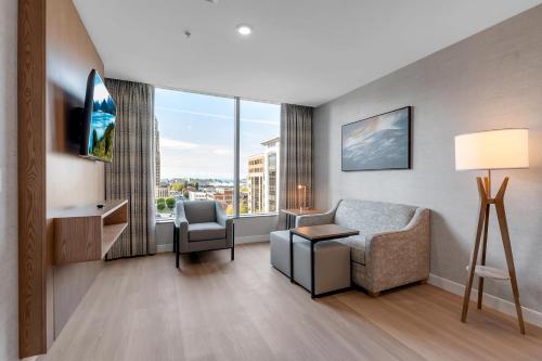 Suite Hipoalergénica con 2 camas grandes del hotel EMBASSY SUITES BUFFALO. Foto 6