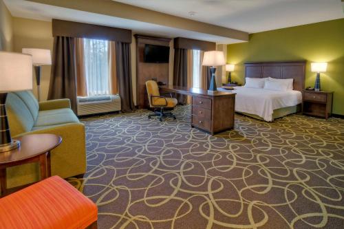 Suite con cama extragrande del hotel HAMPTON INN and SUITES ROCHESTER/HENRIETTA. Foto 4