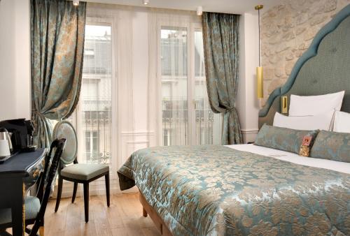 Habitación Deluxe con cama extragrande del hotel Kleber Paris and Spa. Foto 4
