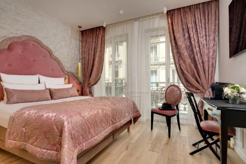 Habitación Deluxe con cama extragrande del hotel Kleber Paris and Spa. Foto 5