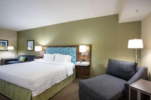 King Room with Sofa Bed and Study - Non - Smoking del hotel HAMPTON INN BUFFALO-SOUTH-I-90. Foto 9