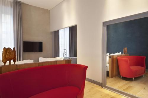 Suite Junior con cama supletoria del hotel Nh Collection Torino Piazza Carlina. Foto 4