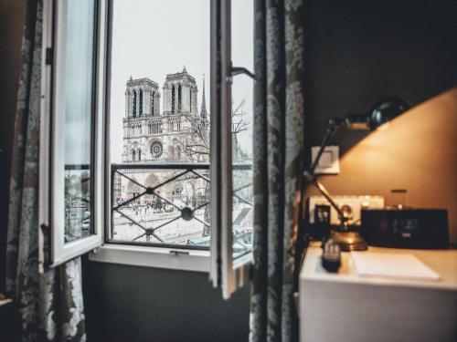 Habitación Doble con vistas al río Sena o a Notre Dame del hotel Hotel Le Notre Dame Saint Michel